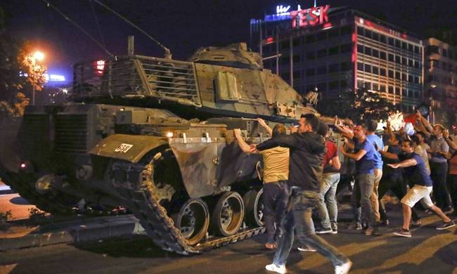 Φήμες για δεύτερο πραξικόπημα στην Τουρκία! 7.000 πάνοπλοι αστυνομικοί περικύκλωσαν τη βάση του ΝΑΤΟ στο Ιντσιρλίκ!