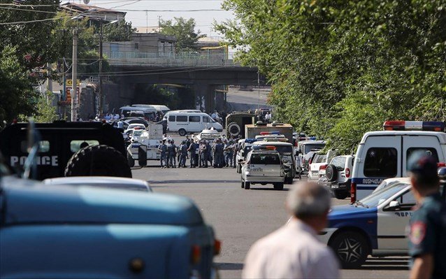 Αρμενία: Παραδόθηκαν οι ένοπλοι που κατέλαβαν αστυνομικό τμήμα