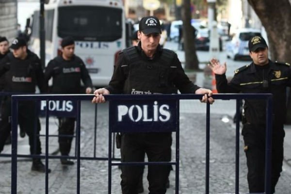 Τουρκία: Αυτοκτόνησε με το όπλο του αστυνομικός εν μέσω του πογκρόμ