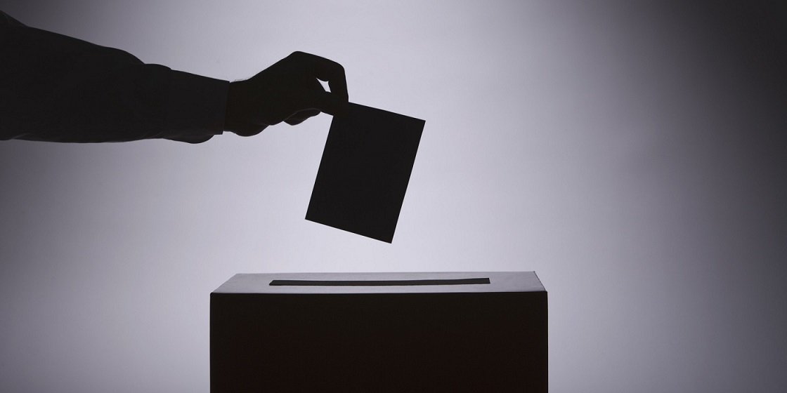 Νομοτεχνική βελτίωση στο ν/σ για τον εκλογικό νόμο με στόχο τις 200 ψήφους