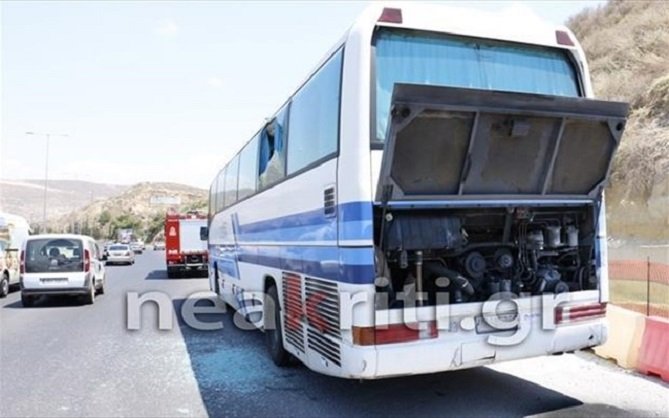 Ηράκλειο: Φωτιά σε εν κινήσει λεωφορείο - Στο νοσοκομείο προληπτικά έξι άτομα