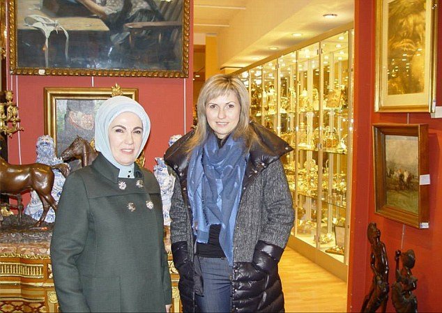 Εθισμένη στην πολυτέλεια η σύζυγος Ερντογάν (Φωτογραφίες)- Πόση είναι η περιουσία του τούρκου ηγέτη;