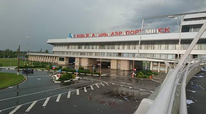 Σύγκρουση δύο αεροπλάνων στο αεροδρόμιο του Μινσκ - Το αίτιο είναι η σφοδρή κακοκαιρία