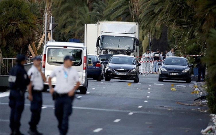 Γάλλος εισαγγελέας: Νοικιασμένο το φορτηγό της επίθεσης – Γνωστός στις Αρχές ο δράστης