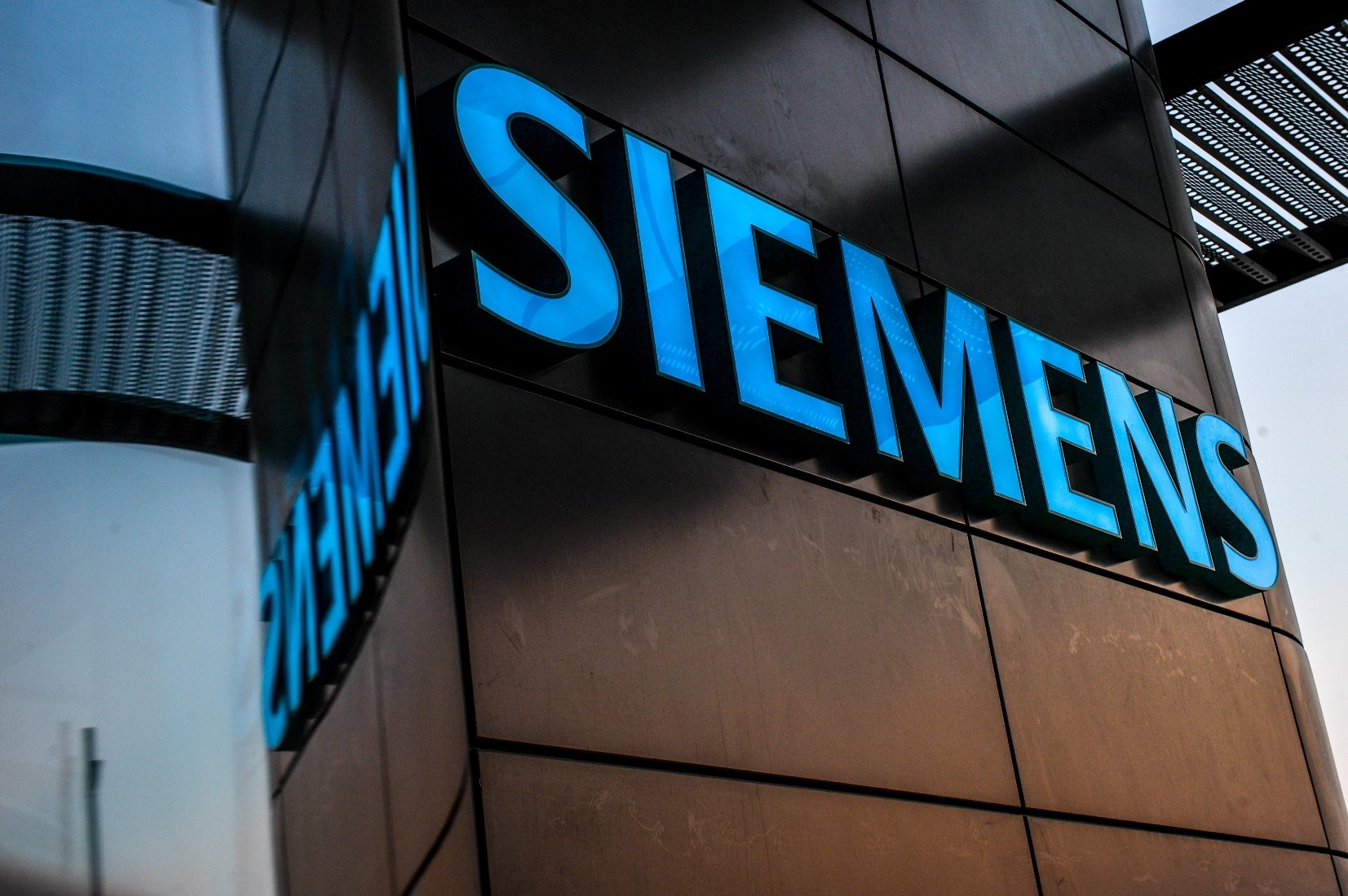 Xάθηκαν στην... μετάφραση με την δίκη της Siemens