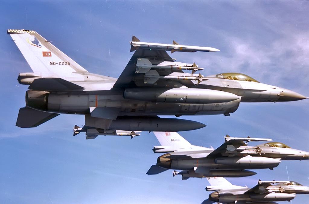 Μαχητικά αεροσκάφη της Σ. Αραβίας έπληξαν στόχους της αλ-Κάιντα