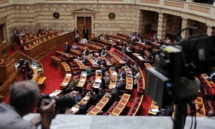 Συνεχίζεται η συζήτηση για τον εκλογικό νόμο στη Βουλή