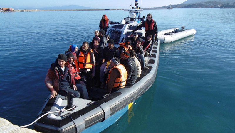Χίος: Εντοπίστηκε βάρκα με 21 πρόσφυγες