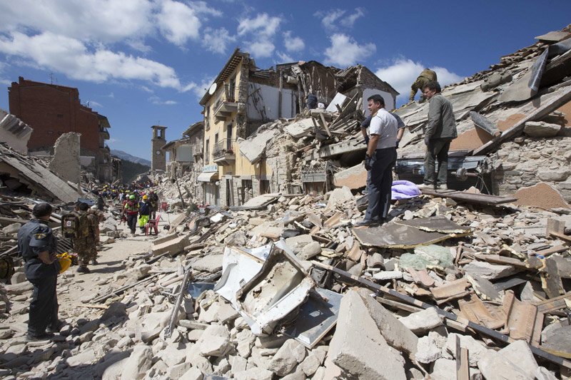 Θρήνος στις πρώτες κηδείες των θυμάτων του φονικού σεισμού της Ιταλίας- 290 οι νεκροί μέχρι τώρα