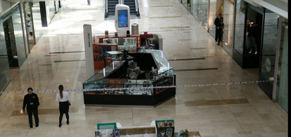 Τώρα στο Λονδίνο: Επίθεση με μαχαίρι σε εμπορικό κέντρο