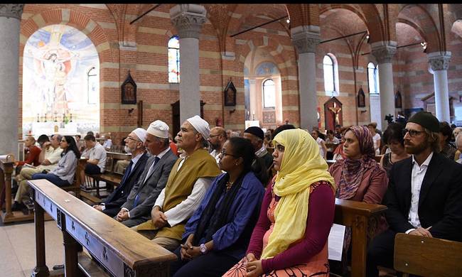 Με τη συμμετοχή μουσουλμάνων τελέσθηκαν χριστιανικές λειτουργίες στη Γαλλία και την Ιταλία