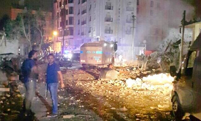 Τουρκία: Έκρηξη αυτοκινήτου έξω από αστυνομικό τμήμα με τρεις νεκρούς και δεκάδες τραυματίες