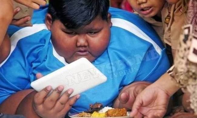 Αυτό είναι το πιο παχύσαρκο παιδί στον κόσμο (vid)