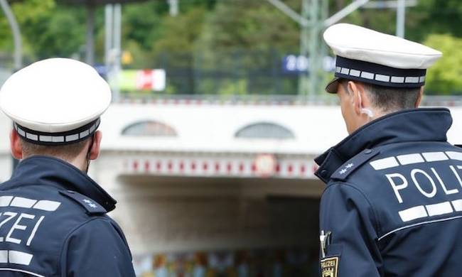 Γερμανία: 16χρονη μαχαίρωσε αστυνομικό υπό τις διαταγές του Ισλαμικού Κράτους