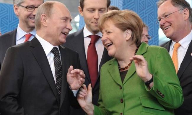 Μέρκελ: Oι κυρώσεις της ΕΕ κατά της Ρωσίας θα μπορούσαν σταδιακά να χαλαρώσουν