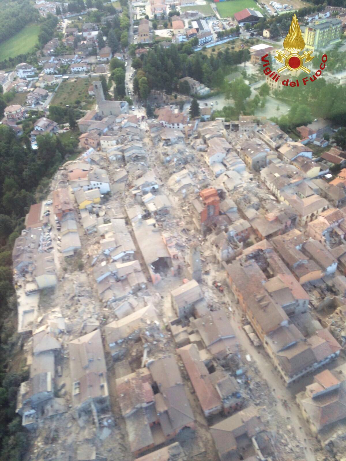 Αεροφωτογραφία από το Αματρίτσε μετά το σεισμό - Φωτογραφία Reuters