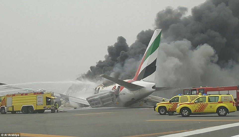 Συναγερμός στο αεροδρόμιο του Ντουμπάι - Πήρε φωτιά αεροσκάφος της Emirates