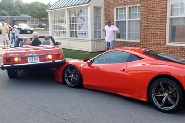 Απρόσεκτη οδηγός «καβάλησε» Ferrari 458 Speciale! (video)