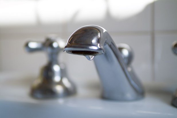 ΕΥΔΑΠ: Προθεσμία μέχρι τέλος Σεπτεμβρίου για τη ρύθμιση οφειλών, αλλιώς κόβεται το νερό