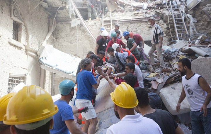 Τουλάχιστον 250 οι νεκροί στην Ιταλία από το σεισμό - Λιγοστεύουν οι ελπίδες για επιζώντες