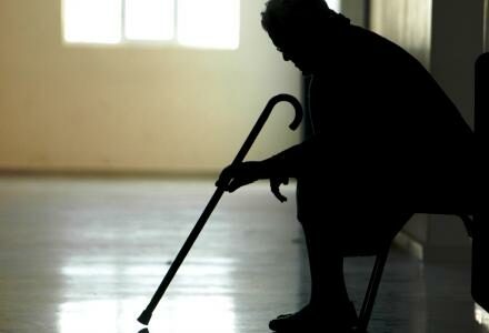 Αλμυρός: Δραματικές ώρες για 90χρονη  – Ξυλοδαρμός με σκουπόξυλο από τον εγγονό της