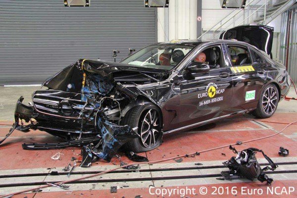 Crash tests του Euro NCAP σε Mercedes E-Class και Peugeot 3008
