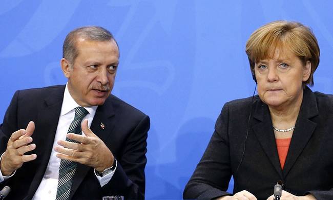 Deutsche Welle: Ενδίδει η Μέρκελ στις πιέσεις Ερντογάν για τους Αρμένιους;
