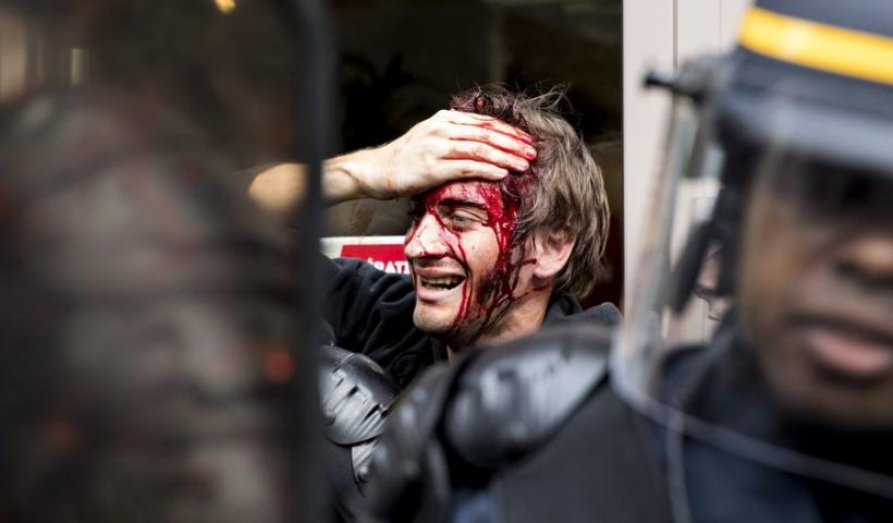 Γαλλία: Στους 12 ανέρχονται οι τραυματίες από τα επεισόδια στο Παρίσι στη διαδήλωση για τα εργασιακά (βίντεο)