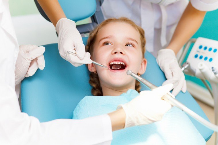 Παιδιά: Απαραίτητος ο έλεγχος των δοντιών πριν από το «πρώτο κουδούνι»