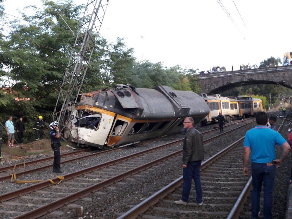 Εκτροχιασμός τρένου στην Ισπανία- Τουλάχιστον 4 άνθρωποι έχασαν τη ζωή τους