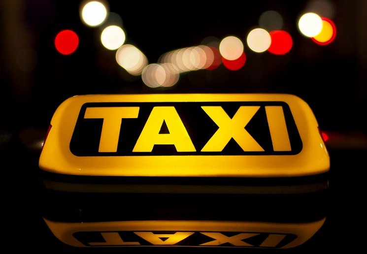 Σύλληψη τριών οδηγών ταξί με «πειραγμένα» ταξίμετρα & πλαστά χαρτονομίσματα για ρέστα