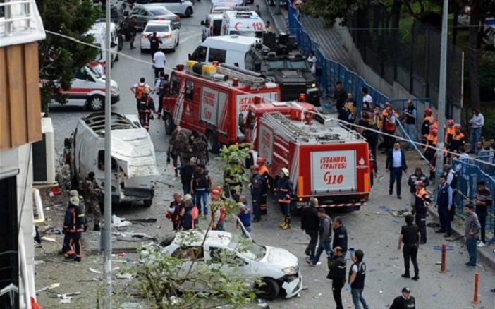 Έκρηξη παγιδευμένης μοτοσυκλέτας κοντά σε αστυνομικό τμήμα στην Κωνσταντινούπολη