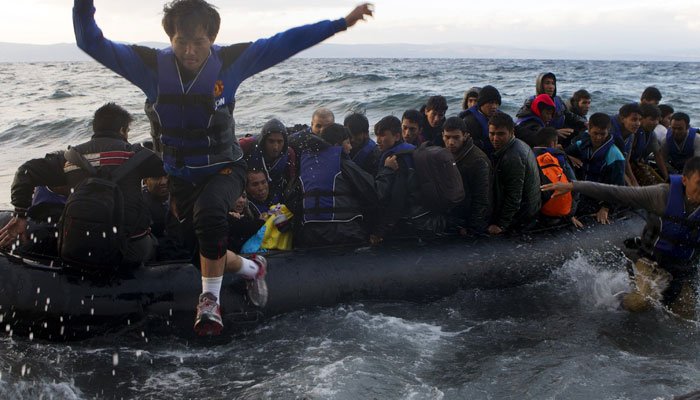 "Βουλιάζουν" τα νησιά του Αιγαίου - Ξεπέρασαν τους 15.000 οι μετανάστες