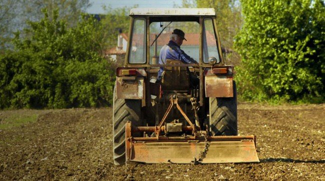 «Φορο-σοκ» για μισθωτούς με αγροτικά εισοδήματα