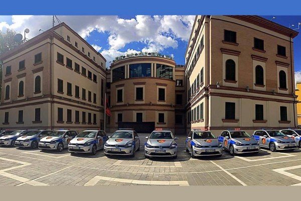 Η αστυνομία της Αλβανίας παρέλαβε 11 ηλεκτρικά VW e-Golf