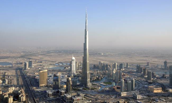 Ντουμπάι: Στα ροζ ο υψηλότερος ουρανοξύστης στον κόσμο (εικόνα)