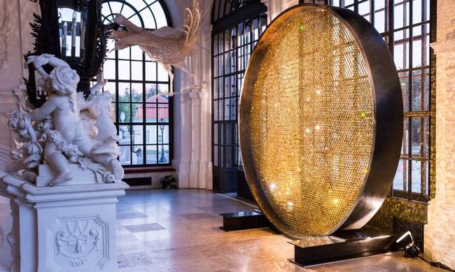 Εντυπωσιακό: Ένας «ήλιος» από 8.000 κρύσταλλα Swarovski! (εικόνες)