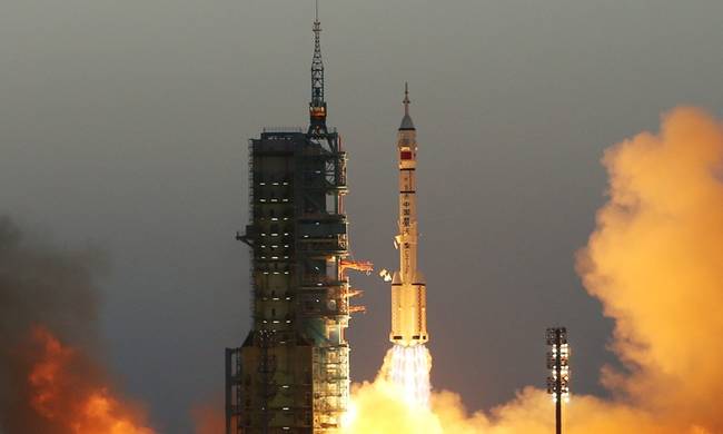 Κίνα: Επιτυχημένη η εκτόξευση του επανδρωμένου διαστημικού πυραύλου Shenzhou 11 (video)