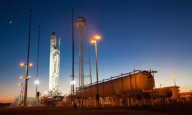 Εκτοξεύτηκε ο πύραυλος Antares που μεταφέρει εφόδια στο Διεθνή Διαστημικό Σταθμό (vid)