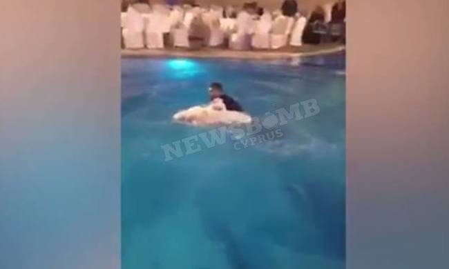 Πάγωσαν οι καλεσμένοι: Η σοκαριστική στιγμή που νύφη πνίγεται σε πισίνα στον γάμο της (video)