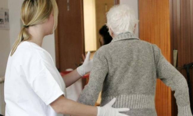 Σοκ στην Ιταλία: Εργαζόμενοι σε οίκο ευγηρίας βασάνιζαν ηλικιωμένους (video)