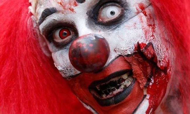 Ένας 14χρονος μαχαίρωσε killer clown που αποπειράθηκε να τον τρομάξει!