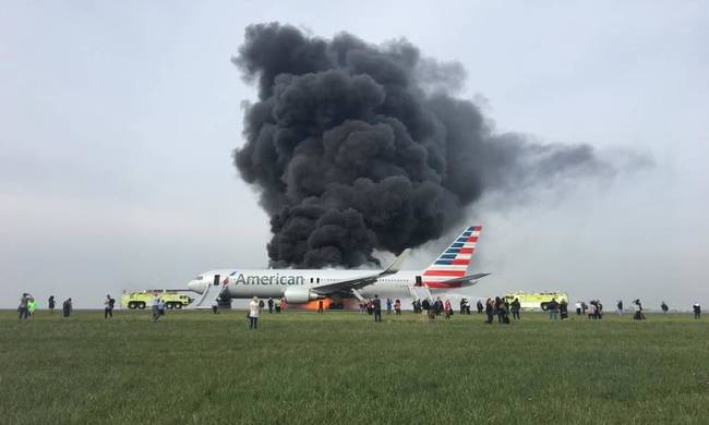 Πανικός στο Σικάγο: 20 τραυματίες από φωτιά σε αεροπλάνο