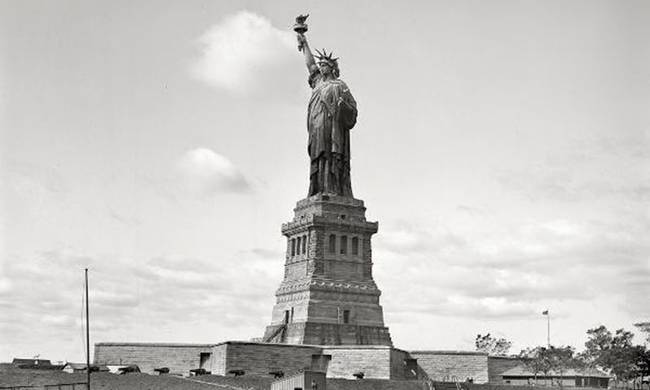 Happy Birthday, Lady Liberty: Ενας υπαινιγμός για τις κοινές ιδέες