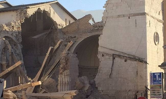 Κάμερα drone καταγράφει την βιβλική καταστροφή που προκάλεσε ο σεισμός στην Ιταλία (ΒΙΝΤΕΟ)