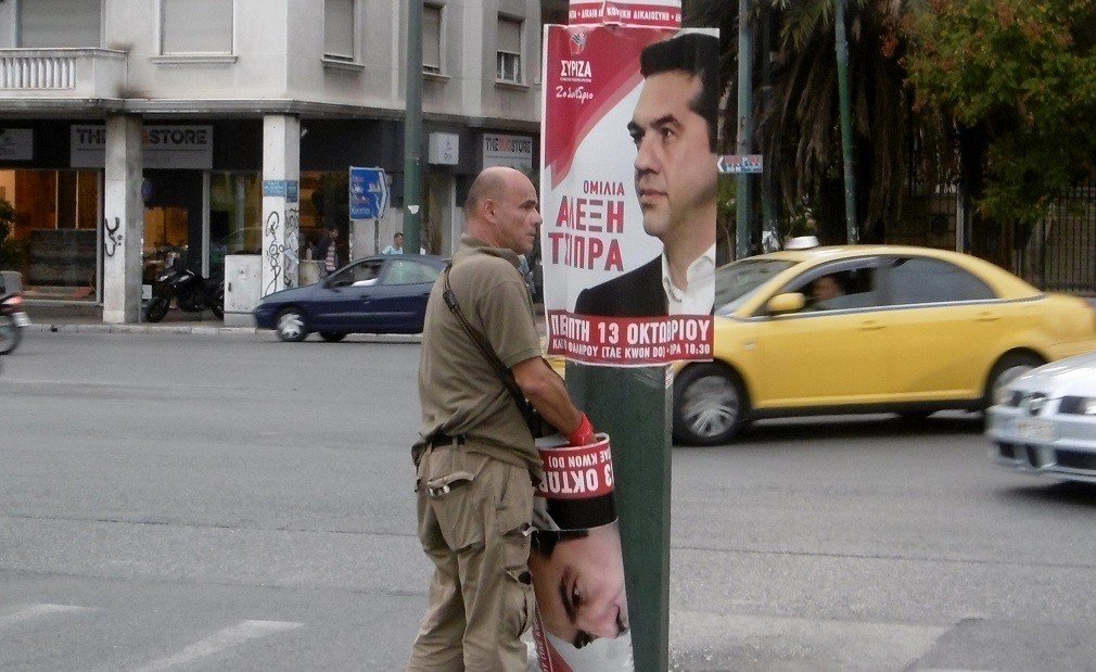 Γέμισε η Αθήνα με αφίσες του Τσίπρα: Σύγκρουση Γεωργιάδη- Καραμέρου