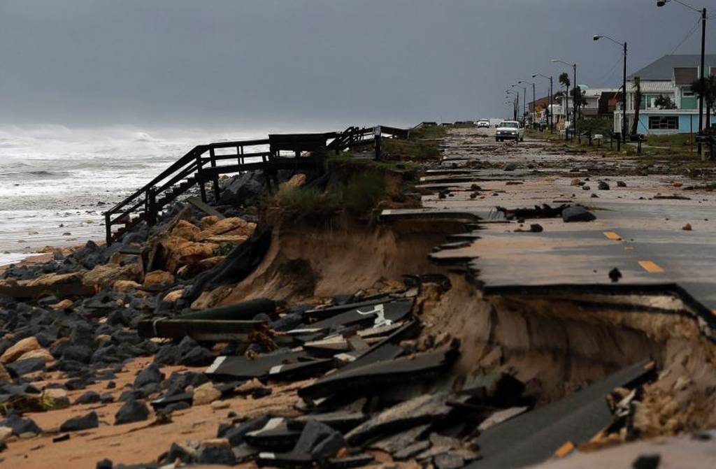 Βιβλική καταστροφή και εκατοντάδες νεκροί από το πέρασμα του τυφώνα Μάθιου (pics+vids)