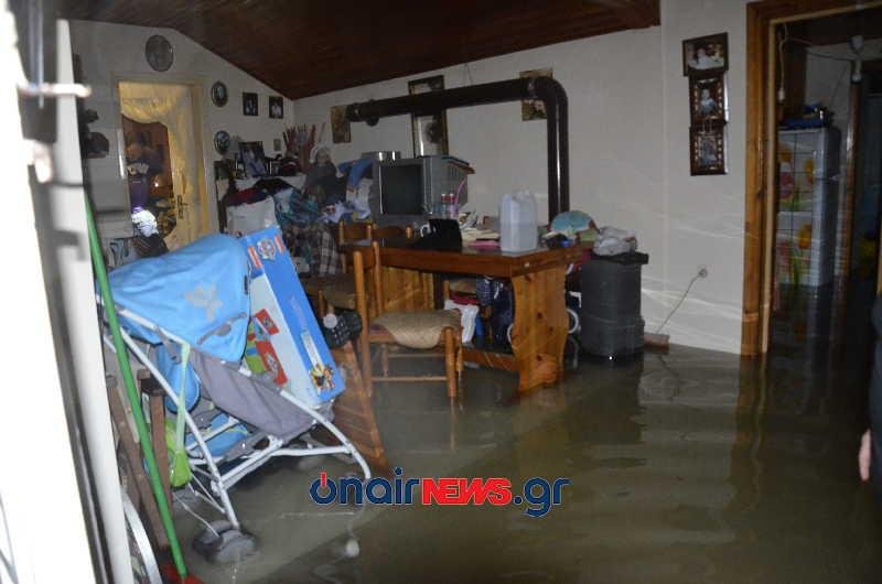 Πλημμύρισαν δρόμοι, σπίτια και καταστήματα στο Μεσολόγγι