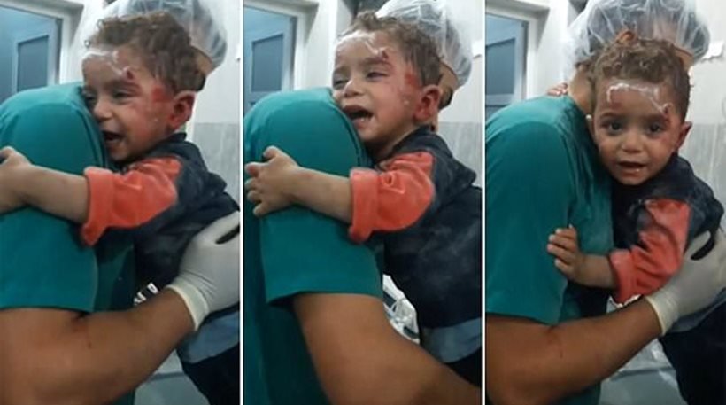 Συρία: Συγκλονιστικές εικόνες με τραυματισμένο παιδί να μην θέλει να αποχωριστεί τον νοσοκόμο του