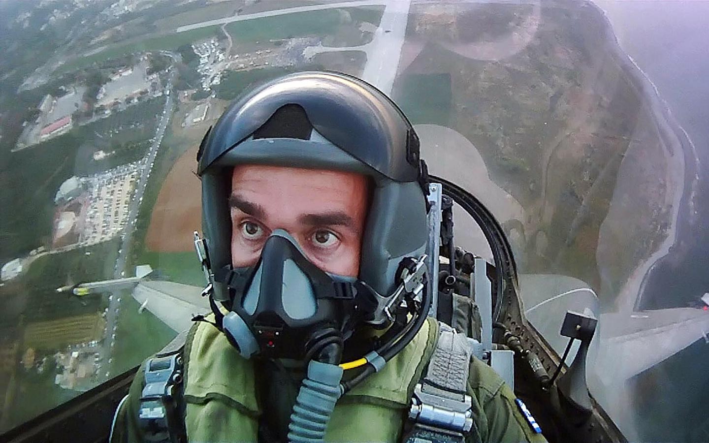 "Θα κρατήσουμε την Ελλάδα ψηλά": Συγκλόνισε και φέτος ο πιλότος της Πολεμικής Αεροπορίας